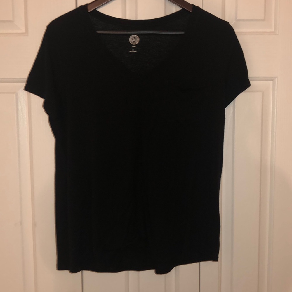 Loose/ knotted short sleeve t-shirt